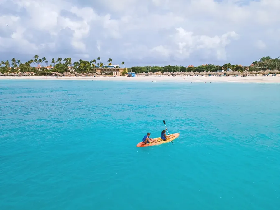 Kayak en el océano en Aruba
